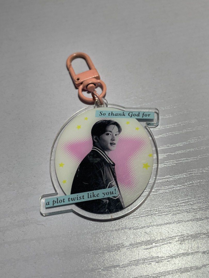 mark lee ‘plot twist’ keyring (Category: Character Goods) located in Mandaluyong City. Submitted by siynea (Listing ID 1398005919, Image 2). Description: mark lee ‘plot twist’ keyring - plastic film removed, with minor scratch on handle (see photo) - still in good condition .