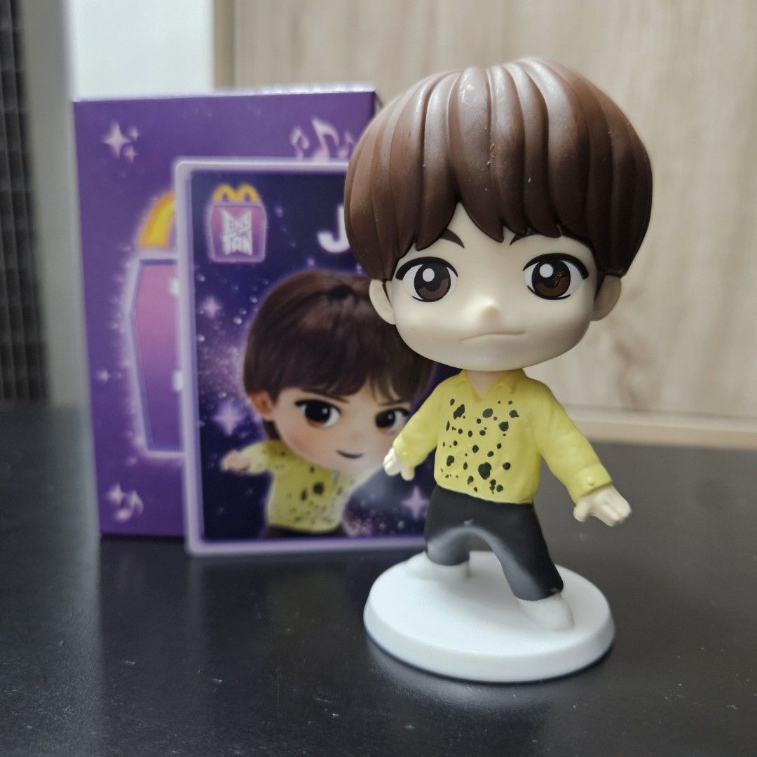 Mcdo McDonald's BTS Happy Meal Tiny Tan Jin Figure (Category: Designer & Blind Box Toys) located in Pasig City. Submitted by koomamon (Listing ID 1398076947, Image 1). Description: - Newly purchased - McDonald's BTS Meal Jin figure - Includes original box - Comes with a Jin card Loc: Pasig/Makati Can ship via LBC or meet up around Bangkal, Makati.