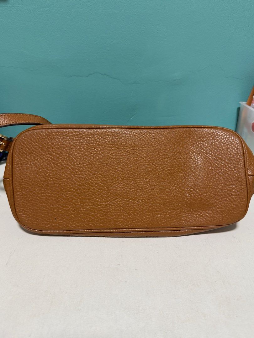 Michael Kors Frankie Large Leather Convertible Drawstring Shoulder Bag (Category: Luxury Bags & Wallets) located in Paranaque City. Submitted by southclosetfinds (Listing ID 1398134915, Image 3). Description: Michael Kors Frankie Large Leather Convertible Drawstring Shoulder Bag Authentic Bought from US Bag height 11 inches Real leather Decluttering Some pen stains on leather and interior (see pictures) Used less than 5 times LAST PRICE POSTED Pa