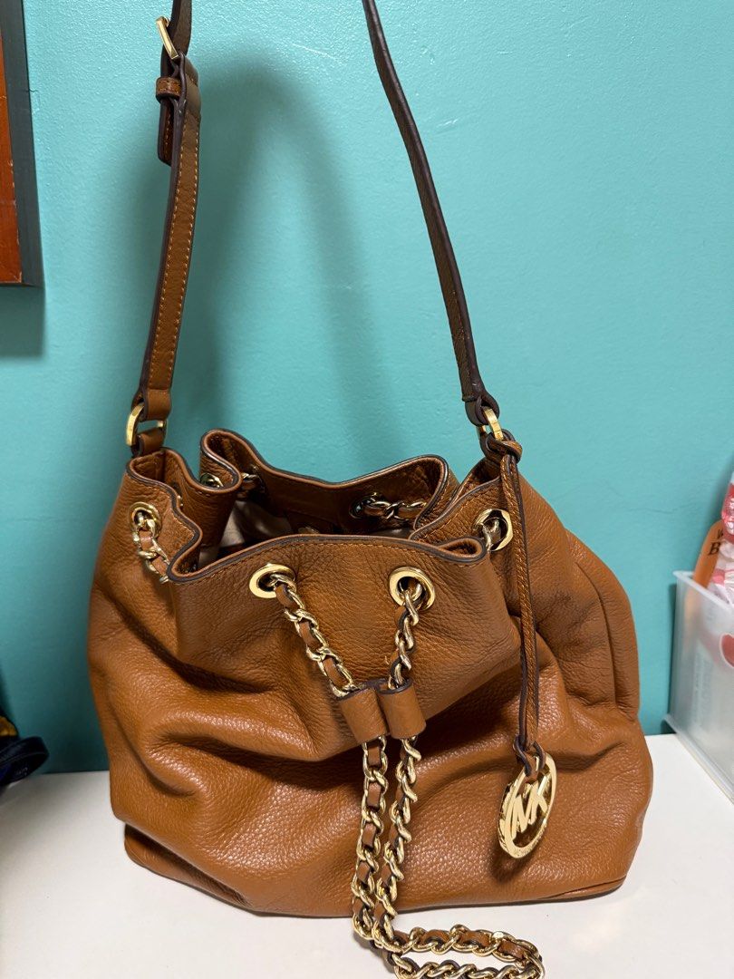 Michael Kors Frankie Large Leather Convertible Drawstring Shoulder Bag (Category: Luxury Bags & Wallets) located in Paranaque City. Submitted by southclosetfinds (Listing ID 1398134915, Image 1). Description: Michael Kors Frankie Large Leather Convertible Drawstring Shoulder Bag Authentic Bought from US Bag height 11 inches Real leather Decluttering Some pen stains on leather and interior (see pictures) Used less than 5 times LAST PRICE POSTED Pa