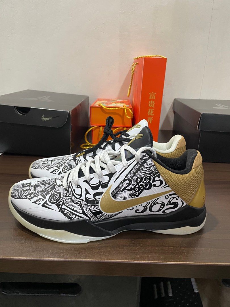 Nike Kobe V Protro 1/2 White Metallic Gold (Category: Sneakers) located in Quezon City. Submitted by moonz_13 (Listing ID 1397979341, Image 3). Description: Brand New - Never been used. This is a personal collection but needs to let it go. RFS: Need Funds .