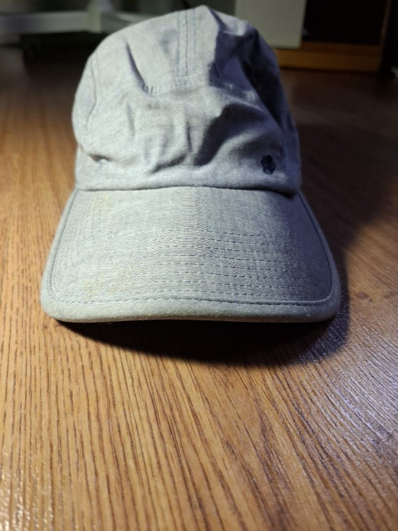 Nike SB Cap (Category: Caps & Hats) located in Makati City. Submitted by noxcom (Listing ID 1398061116, Image 1). Description: - Nike SB cap - Gray color - Curved brim - Adjustable strap with buckle closure - Nike SB logo on the side - Brand label inside - Made in Vietnam.