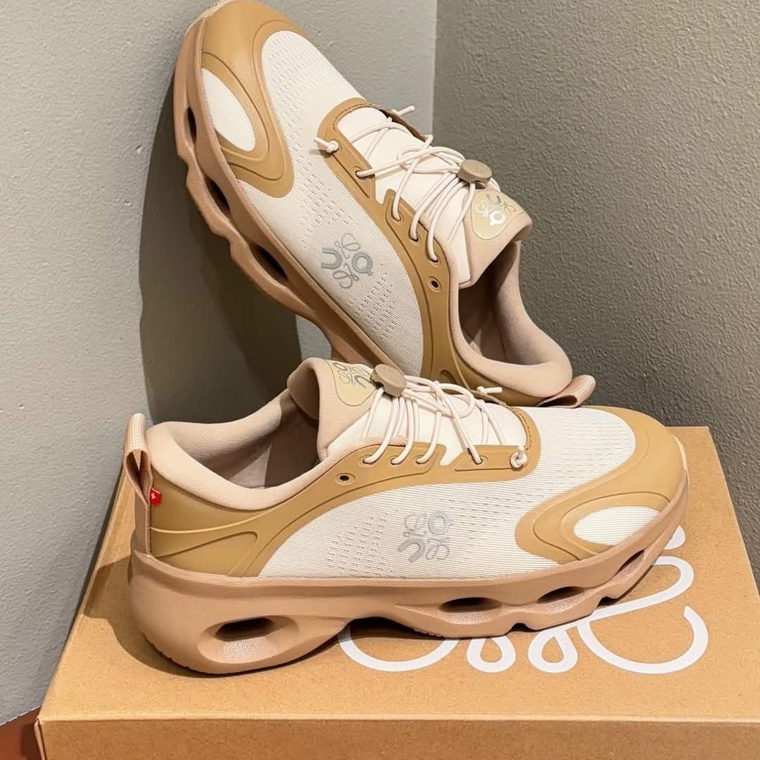 (Pre order) Loewe x Cloudsolo (Category: Sneakers) located in Manila. Submitted by issavee (Listing ID 1398105628, Image 2). Description: Pre order only Available sizes eu36-42 Pre order now habang may available sizes pa Free local sf.