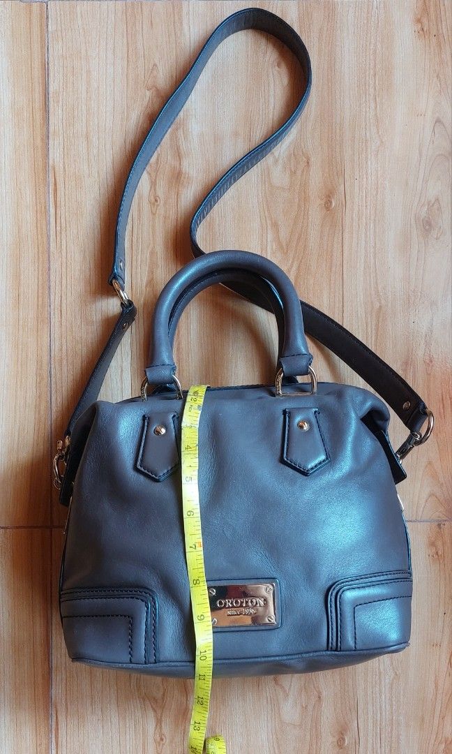 Preloved Oroton Barrel bag (Category: Luxury Bags & Wallets) located in Davao. Submitted by wengbagstuff (Listing ID 1398096443, Image 3). Description: ✅️ Australian modern luxury brand ✅️ genuine leather ✅️ in very good condition (9/10) ✅️ meduim size ✅️ color: choco brown ✅️ retail market price @ 13K+.