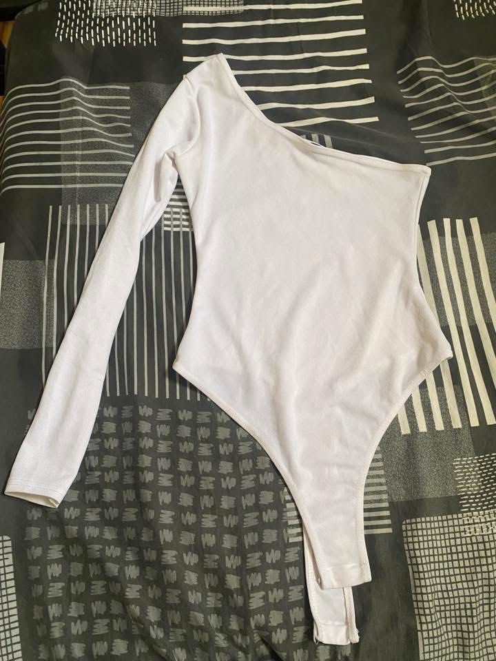 Pretty little things longsleeve one strap top bodysuit (Category: Longsleeves) located in Manila. Submitted by _shuax (Listing ID 1398127687, Image 1). Description: size small.