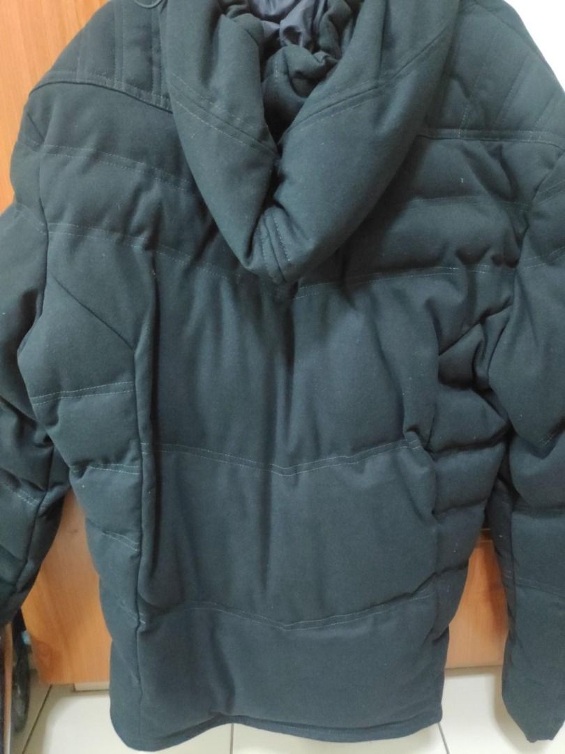 Pull&Bear Padded Jacket (Category: Coats, Jackets and Outerwear) located in Kuala Lumpur. Submitted by Unlucky.Adventure (Listing ID 1398154774, Image 2). Description: - Black Pull&Bear padded jacket - Hooded - Full zip closure - Multiple pockets - Features Pull&Bear logo on zipper and leather patch - Size: EUR/XXL, MEX/44 - Brand established in 1991.