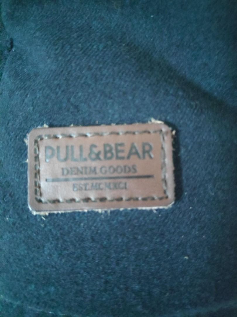Pull&Bear Padded Jacket (Category: Coats, Jackets and Outerwear) located in Kuala Lumpur. Submitted by Unlucky.Adventure (Listing ID 1398154774, Image 3). Description: - Black Pull&Bear padded jacket - Hooded - Full zip closure - Multiple pockets - Features Pull&Bear logo on zipper and leather patch - Size: EUR/XXL, MEX/44 - Brand established in 1991.