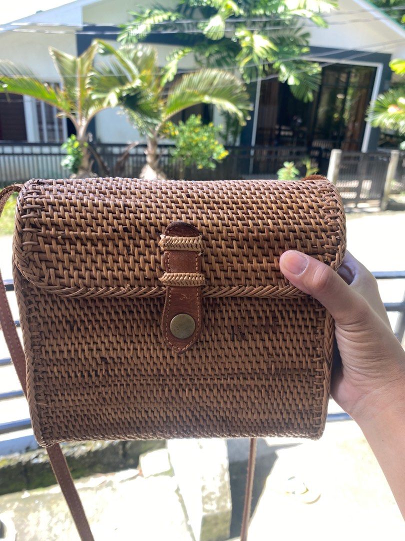 Rattan Crossbody Bag (Category: Purses & Pouches) located in Malay. Submitted by spacetrips (Listing ID 1397995080, Image 2). Description: Next day shipping Add ₱80sf.