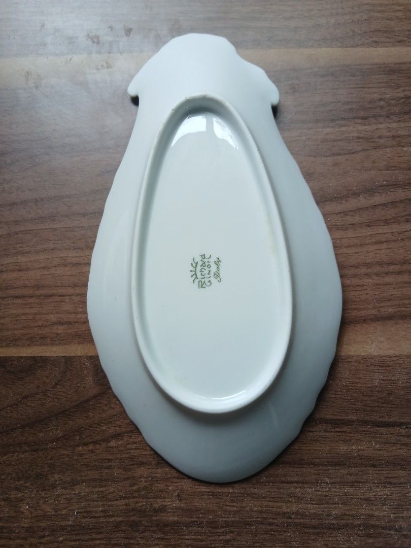 Richard Ginori Vecchio White Shell Pickle Dish (Category: Dinnerware & Cutlery) located in Consolacion. Submitted by i.am.xs.or.s (Listing ID 1398006639, Image 2). Description: - Richard Ginori porcelain pickle dish - Elegant white color - Shell-like design with intricate detailing - Unique shape - Perfect for appetizers or decoration - Made in Italy - Features Richard Ginori logo Excellent Condition with no visible cracks Richard Ginori porcelai