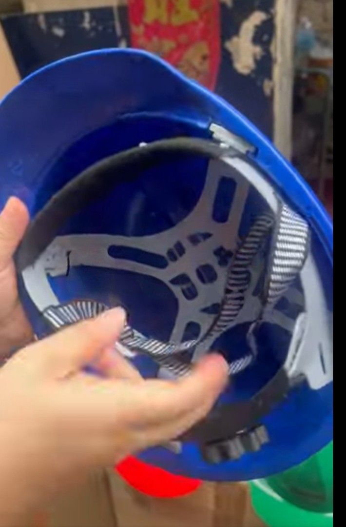 safety helmet (Category: Construction Tools & Equipment) located in Manila. Submitted by asstditems (Listing ID 1398006485, Image 3). Description: 250 for 1pc 190 for 5pcs up Same day delivery via Lalamove Location: Manila Mop: Cod/Gcash payment.