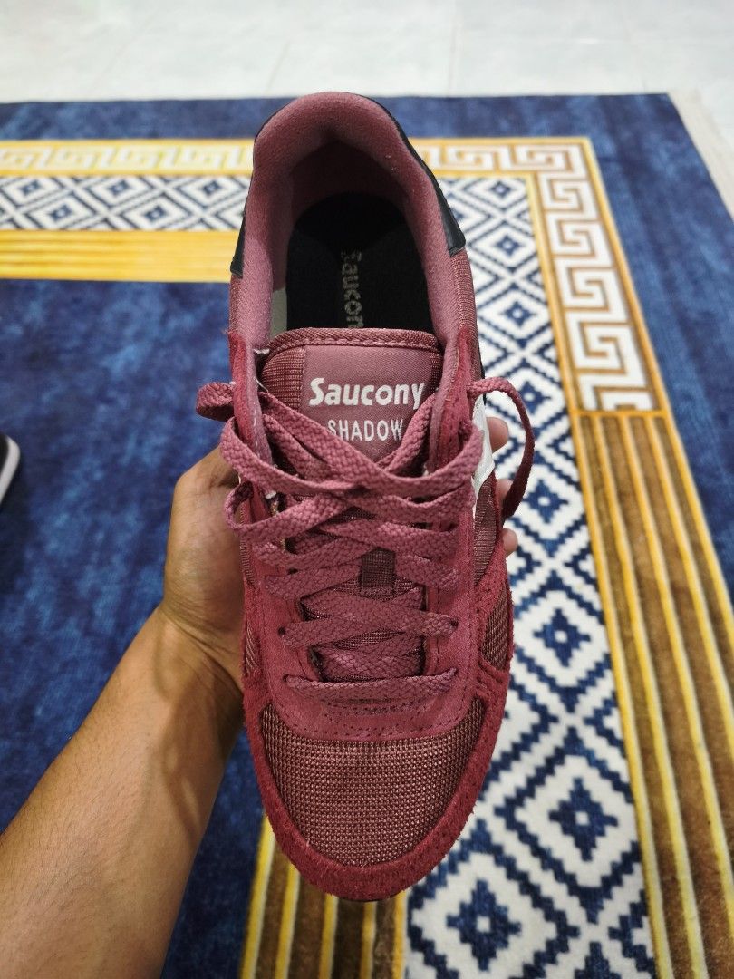 Saucony Shadow 6000 (Category: Sneakers) located in Shah Alam. Submitted by noone_knows (Listing ID 1398128708, Image 3). Description: - Saucony Shadow 6000 sneakers - Burgundy colorway - Personal collection want to letgo - Size UK7 - No Box Asking price : RM230 (negotiable).