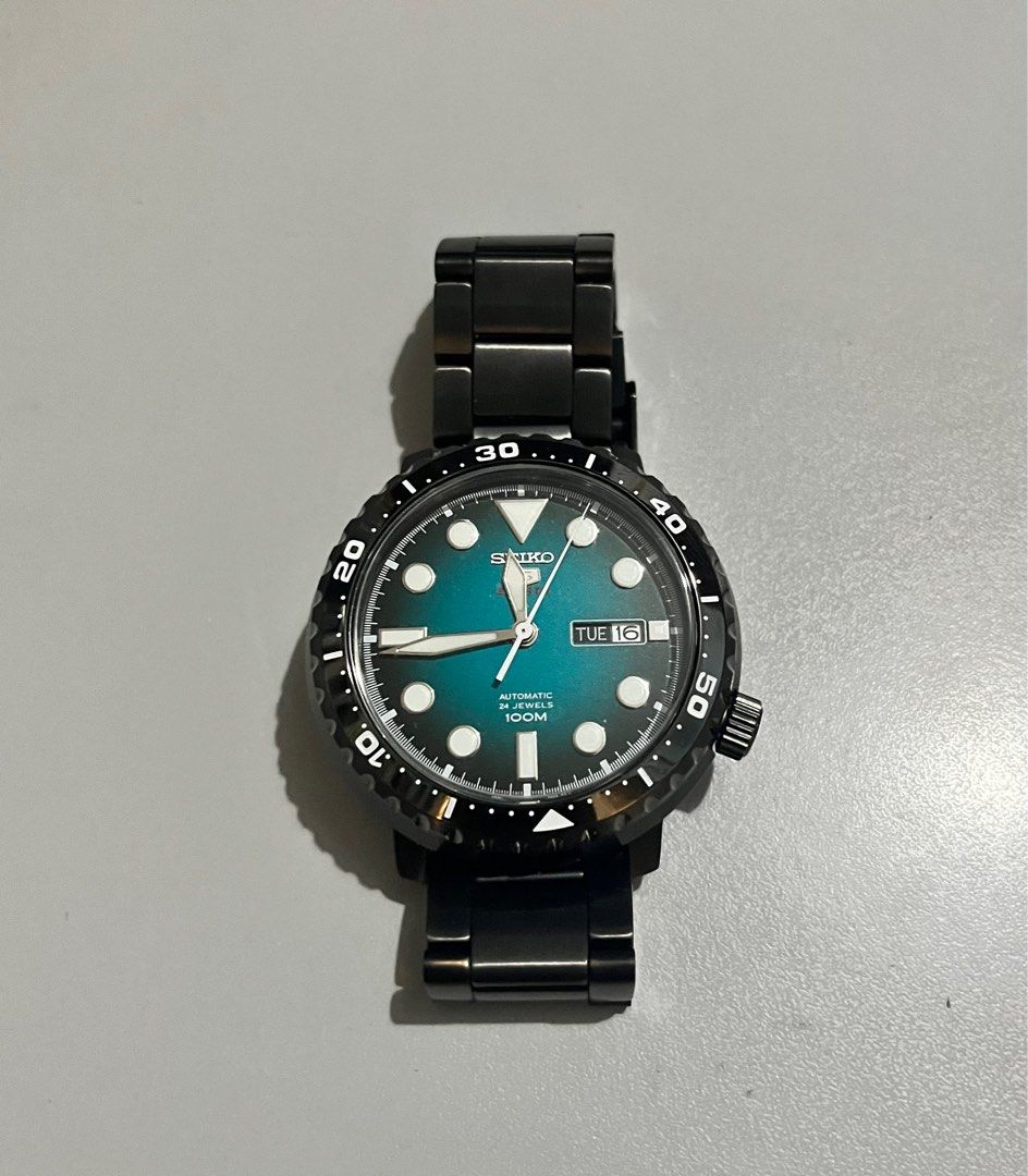Seiko (Turquoise) Automatic/ Divers Watch(100m), Includes Box and Papers. (Category: Men's Watches) located in Quezon City. Submitted by pwrproductions (Listing ID 1397989370, Image 3). Description: With box and paper..