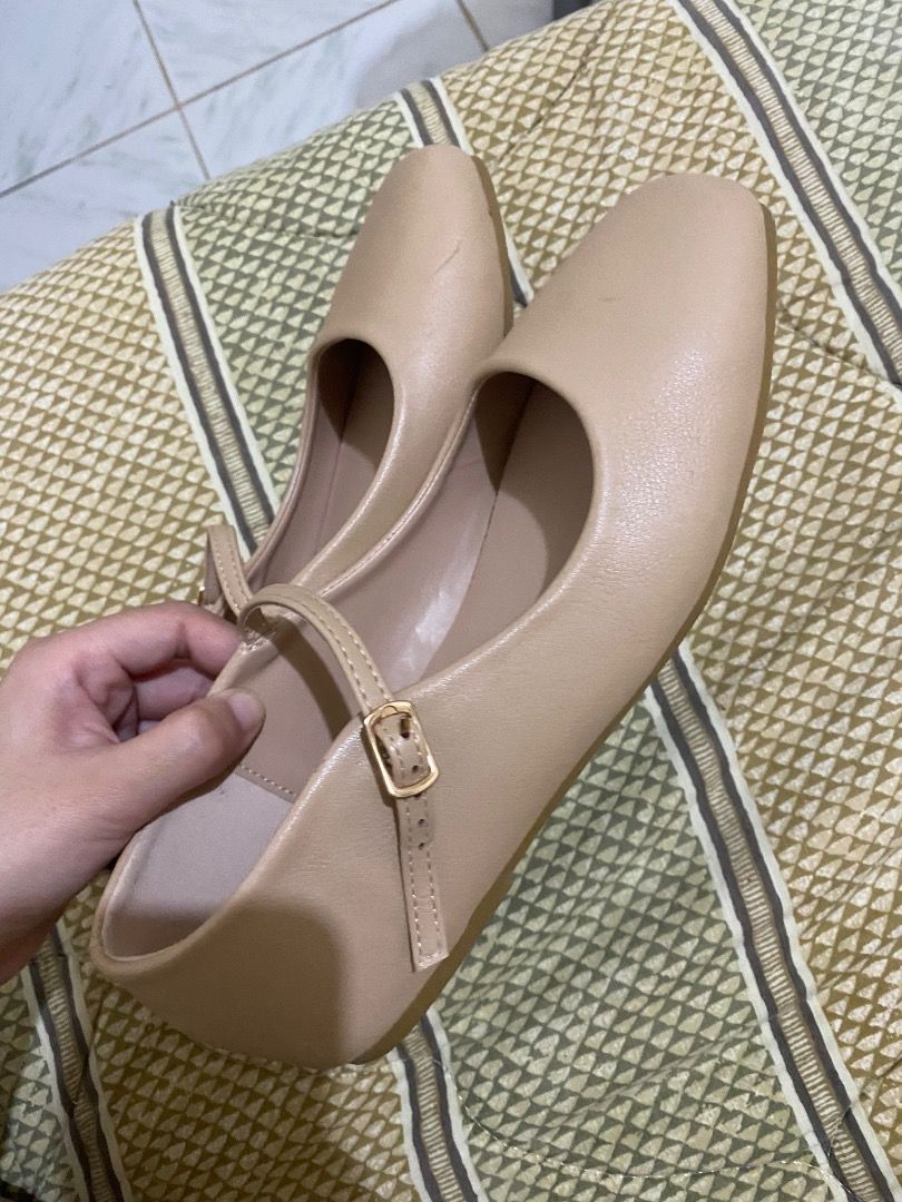 Shelly Beige Mary Jane Flats (Category: Flats & Sandals) located in Batangas. Submitted by alliimartinez (Listing ID 1398147437, Image 3). Description: SHEIN MARY JANE FLATS SIZE 35 1/2 Shelly Mary Jane flats - Beige color - Buckle closure - Round toe - Size indicated on insole - Versatile for various outfits.