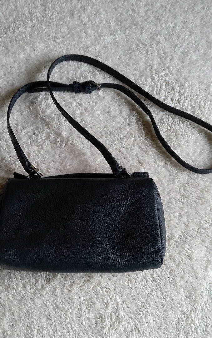 Small Black Crossbody Bag with Adjustable Strap (Category: Cross-body Bags) located in San Fernando. Submitted by rizdgr (Listing ID 1398025118, Image 2). Description: - Small Black crossbody bag - Zippered main compartment - Adjustable strap -can fit 2 small wallets and phone - Rectangular design - Made of leather or leather-like material - Thin, secure strap ship fee c/o buyer Note: dont make an offer if unsure pm me.