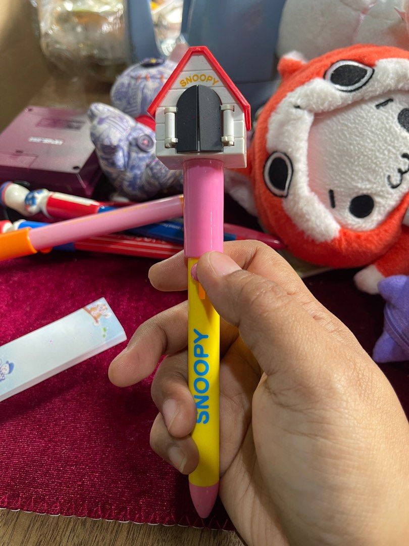 snoopy ballpen cute open and close (Category: Stationery & School Supplies) located in Muntinlupa City. Submitted by joanofarc1013 (Listing ID 1398016007, Image 1). Description: incvery good condition writting open close yun house nya nalabas si snoopy.