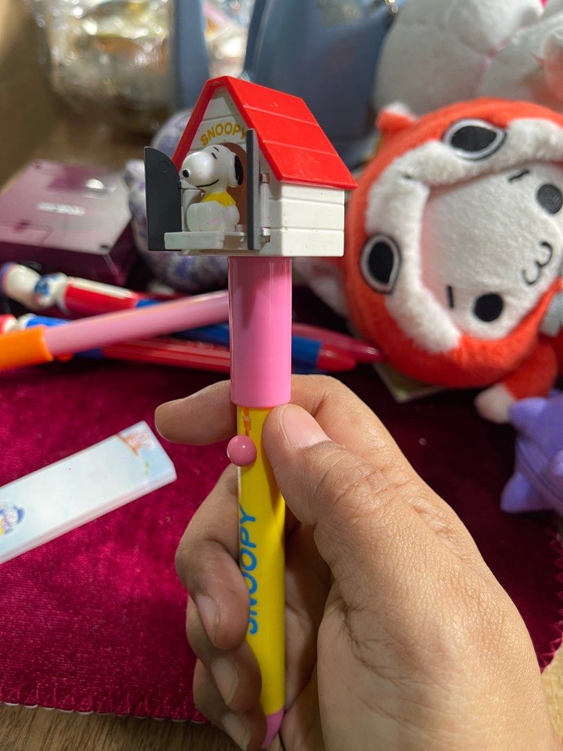 snoopy ballpen cute open and close (Category: Stationery & School Supplies) located in Muntinlupa City. Submitted by joanofarc1013 (Listing ID 1398016007, Image 3). Description: incvery good condition writting open close yun house nya nalabas si snoopy.