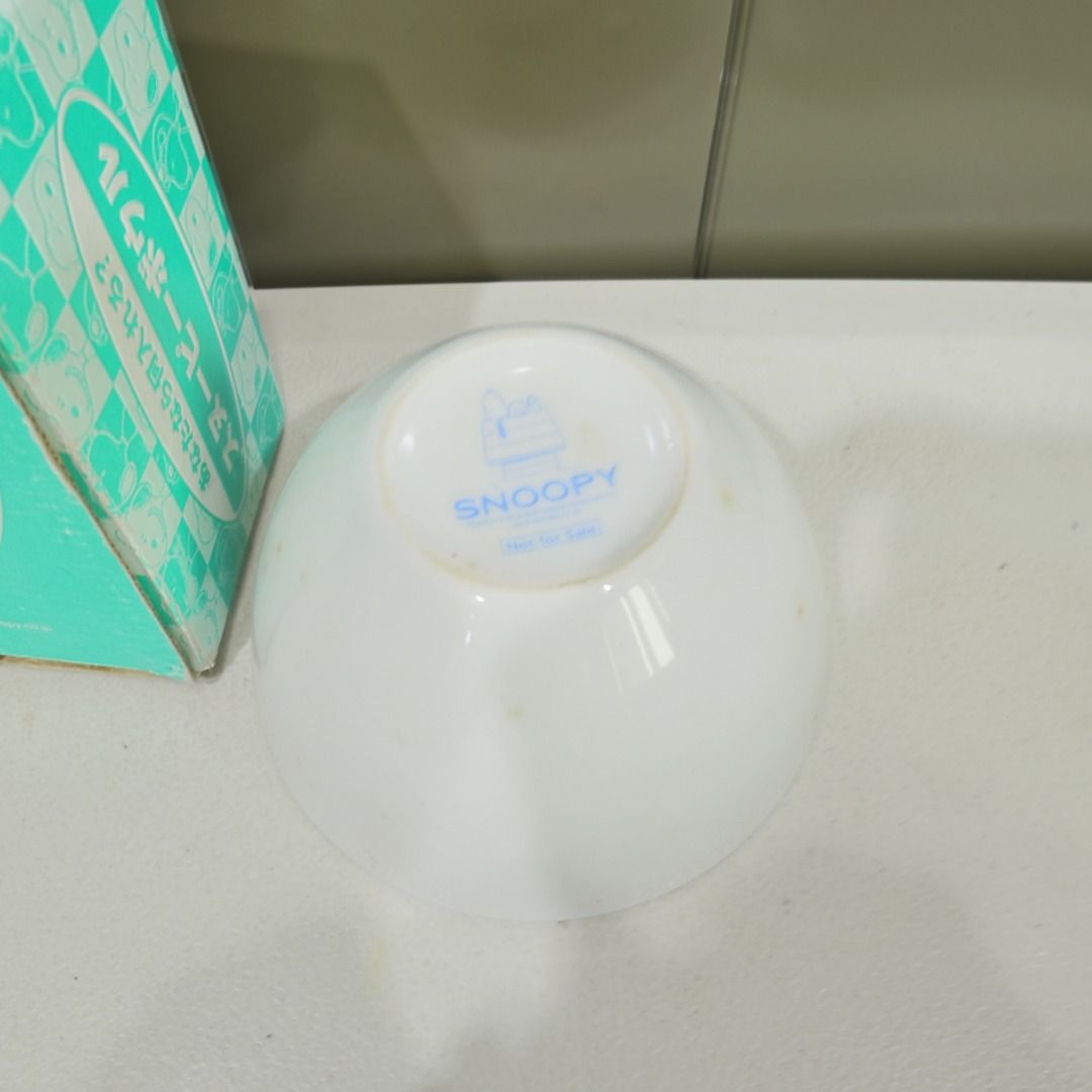 Snoopy Woodstock Peanuts Bowl (Category: Dinnerware & Cutlery) located in Valenzuela. Submitted by cletini (Listing ID 1398124282, Image 2). Description: Snoopy Bowl/7-Eleven Diameter: approx. 13 cm Height: about 7cm Please note that the box may be dirty or dented due to long-term storage. Item location: Valenzuela 50831 CRTN 2F AJ .
