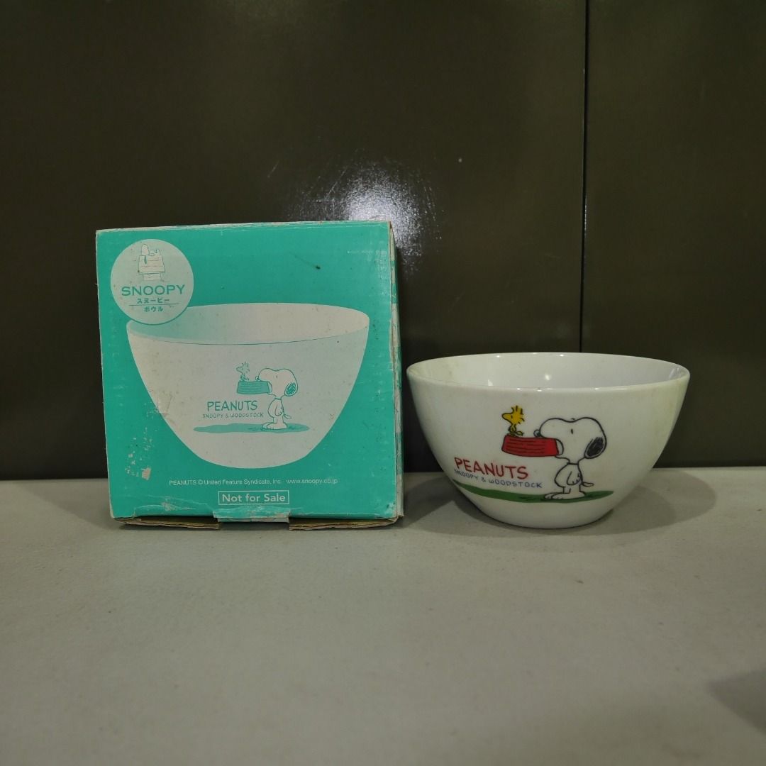 Snoopy Woodstock Peanuts Bowl (Category: Dinnerware & Cutlery) located in Valenzuela. Submitted by cletini (Listing ID 1398124282, Image 1). Description: Snoopy Bowl/7-Eleven Diameter: approx. 13 cm Height: about 7cm Please note that the box may be dirty or dented due to long-term storage. Item location: Valenzuela 50831 CRTN 2F AJ .