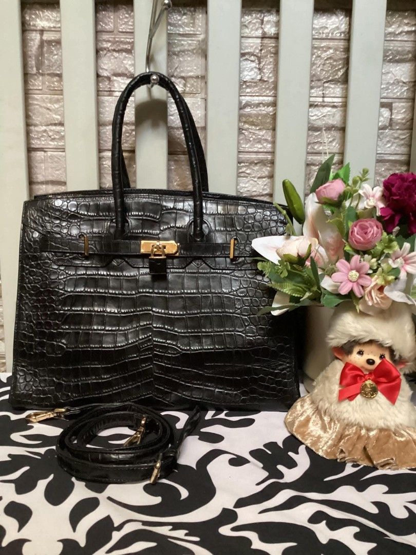 Ssanzie Black Crocodile-Embossed Handbag (Category: Luxury Bags & Wallets) located in Santa Rosa. Submitted by ahroncatpad (Listing ID 1398077940, Image 1). Description: - Ssanzie black handbag - Crocodile-embossed pattern - Top handle and detachable shoulder strap - Gold-toned zipper and hardware - Multiple interior compartments - Structured leather design issue pls see last pic.