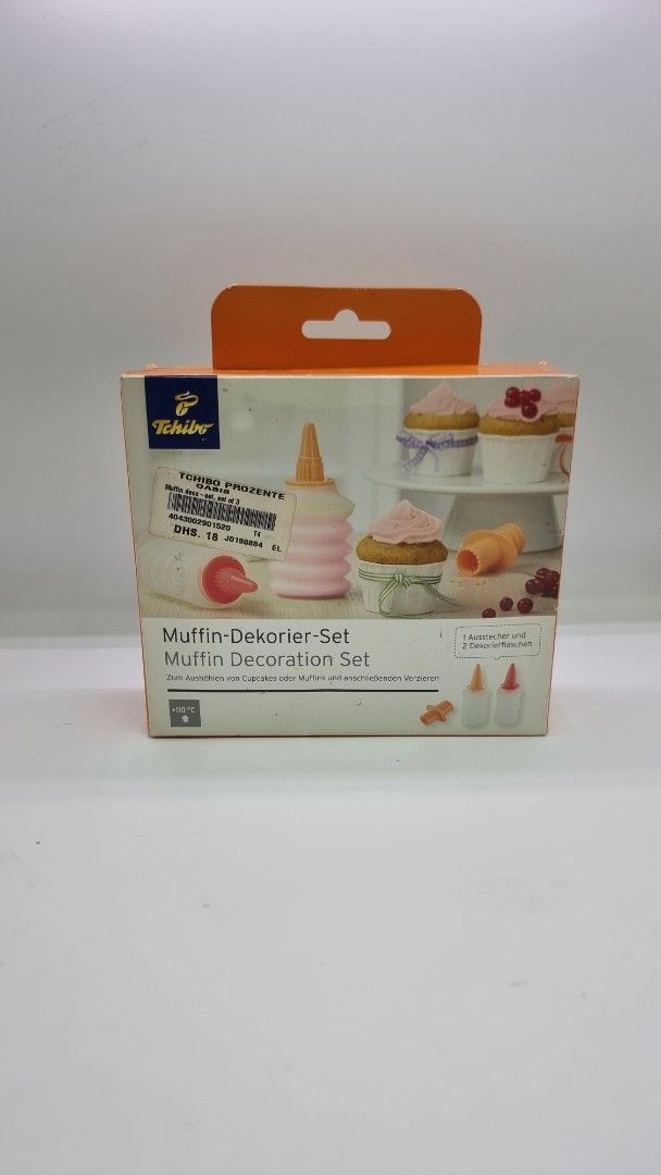 Tchibo Muffin Decorator Set (Category: Bakeware) located in Marikina City. Submitted by andreah_16 (Listing ID 1397980925, Image 1). Description: - Brand new Tchibo Muffin Decorator Set - Still sealed in original packaging - Includes various decorating tips - Ideal for muffins and cupcakes - Add a professional touch to your baked goods!.