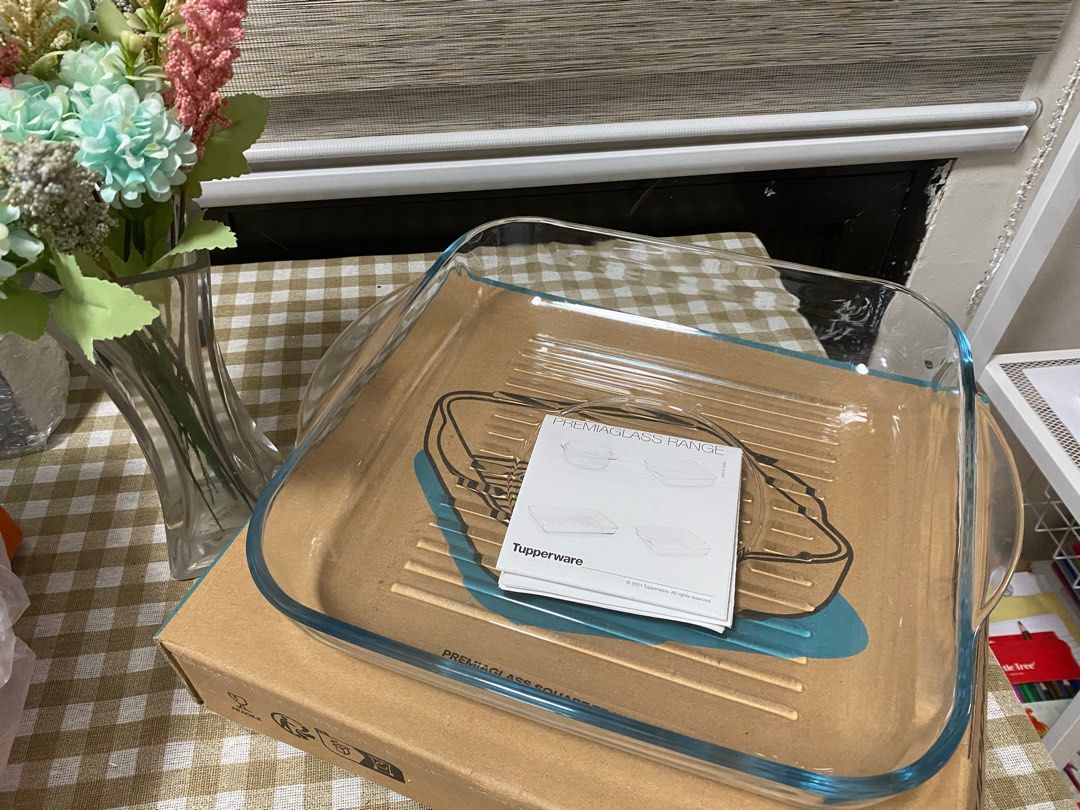 Tupperware- Premia Glass Square Tray with Grill (Category: Dinnerware & Cutlery) located in Cavite. Submitted by yc.shoppemnl (Listing ID 1397993039, Image 1). Description: Tupperware- Premia Glass SquaTry Grill.