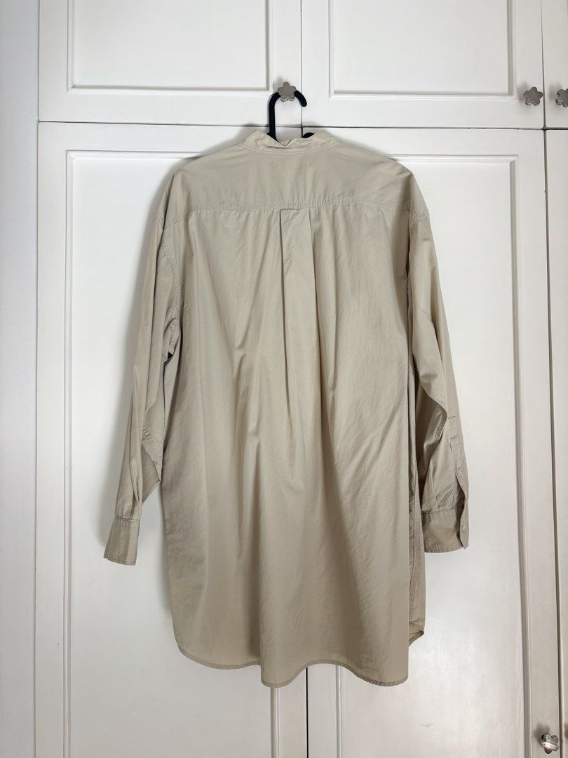 Uniqlo U Polo (Category: Shirts) located in Quezon City. Submitted by chech.closet (Listing ID 1398036414, Image 3). Description: Uniqlo U Long Polo with chinese collar ✨ 10/10 condition (just needs ironing) ✨ The collar is not exactly as high as the current collection (chinese collar, not stand up collar) 📩 DM me for inquiries or more pictures.