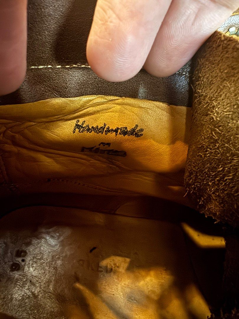 Unmarked Western Work Boots (Category: Boots) located in Pasig City. Submitted by rexthrift80292 (Listing ID 1398140584, Image 2). Description: Size 9.5, fits True to Boot Size Olive chromexcel Western boot design with "Toe-bug" pattern on the toe Vibram black rubber soles Handmade in Leon, Mexico Double-row stitchdown construction.