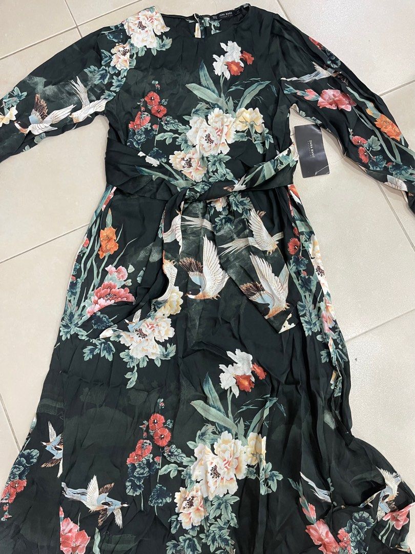 Zara floral dress (Category: Dresses) located in Taguig. Submitted by wildbiteph (Listing ID 1398063977, Image 1). Description: Fits small to med.