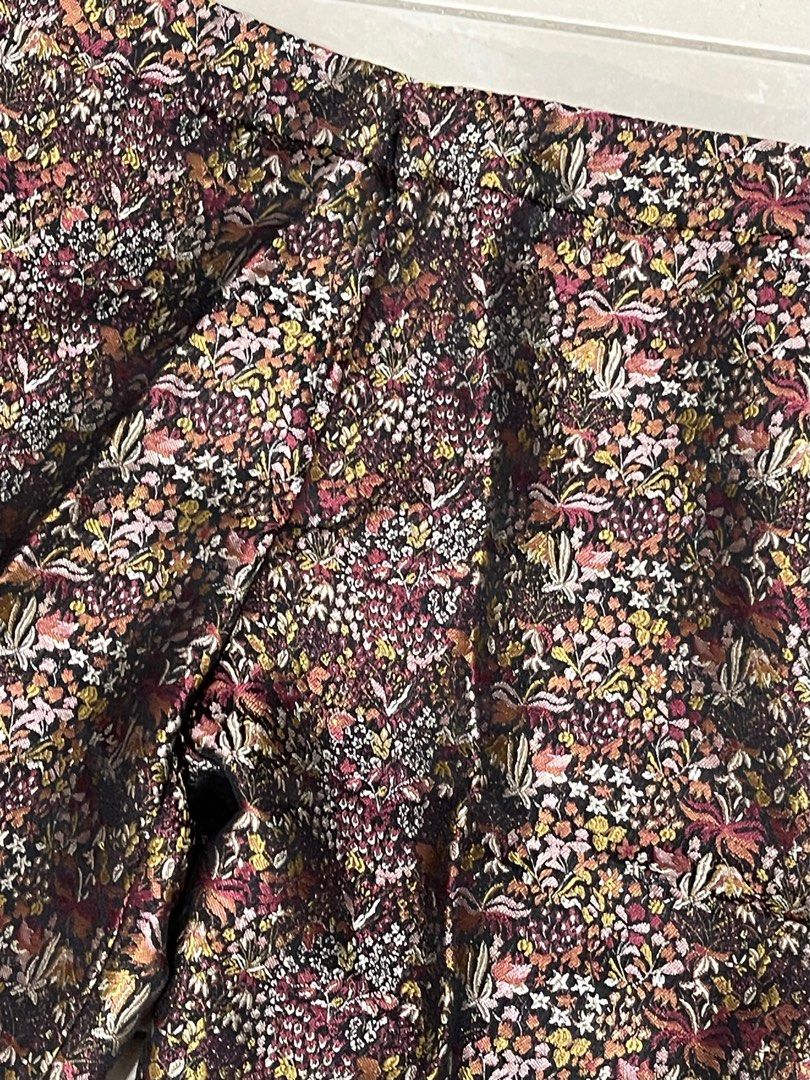 Zara jacquard floral pants (Category: Other Bottoms) located in Taguig. Submitted by wildbiteph (Listing ID 1398063637, Image 2). Description: .
