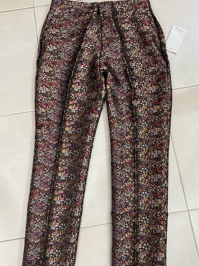 Zara jacquard floral pants (Category: Other Bottoms) located in Taguig. Submitted by wildbiteph (Listing ID 1398063637, Image 1). Description: .