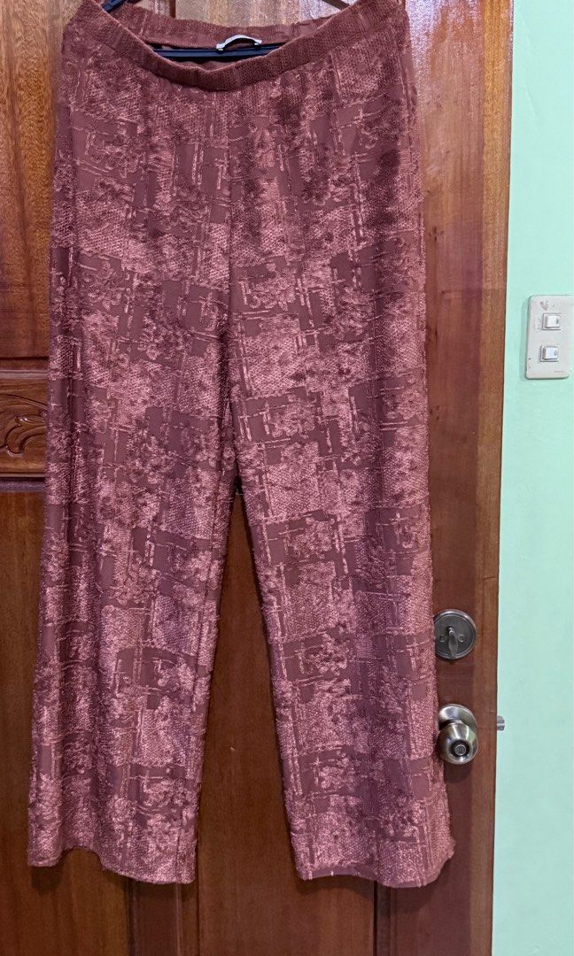 Zara Women square pants LARGE (Category: Other Bottoms) located in Bulacan. Submitted by declutterbuds (Listing ID 1398077195, Image 1). Description: Super ganda no flaw .
