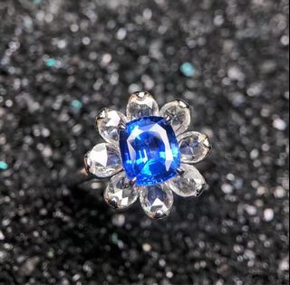 Today's福利超抵💙🦋! AIGS 2.27ct Cornflower Blue Sapphire Ring! 18k gold & diamond, price 19800HKD super romantic and modern 矢車菊色藍寶 2.27ct 💙🦋! Color Vivid bright - rare grade Vibrant! Paired with romantic Rose cut diamonds & 18K gold material Original price 2xxxx, special offer only 19800HKD 💙🦋64233370218371110