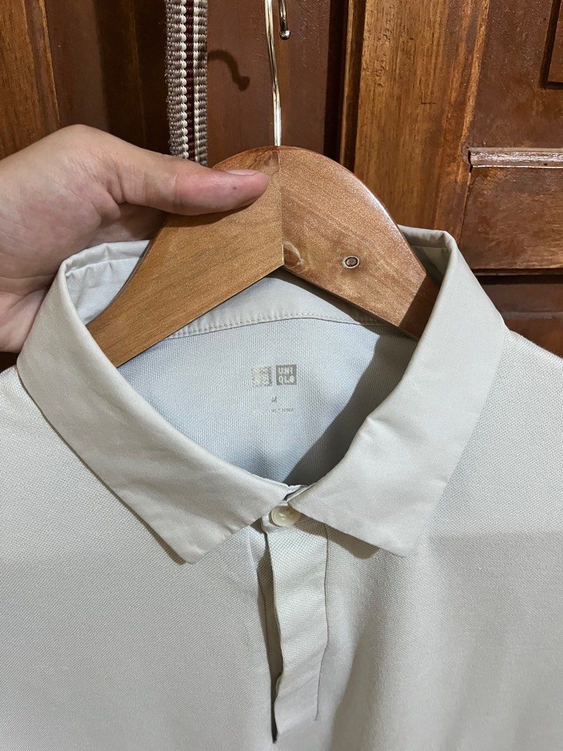 🏷️ Uniqlo Polo Shirt - Medium (Category: Tshirts & Polo Shirts ) located in Surigao. Submitted by vbimo (Listing ID 1398320643, Image 3). Description: no issue size medium dimes - 19 x 26 .