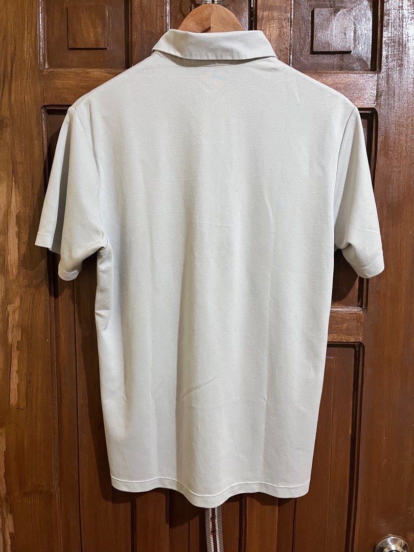 🏷️ Uniqlo Polo Shirt - Medium (Category: Tshirts & Polo Shirts ) located in Surigao. Submitted by vbimo (Listing ID 1398320643, Image 2). Description: no issue size medium dimes - 19 x 26 .