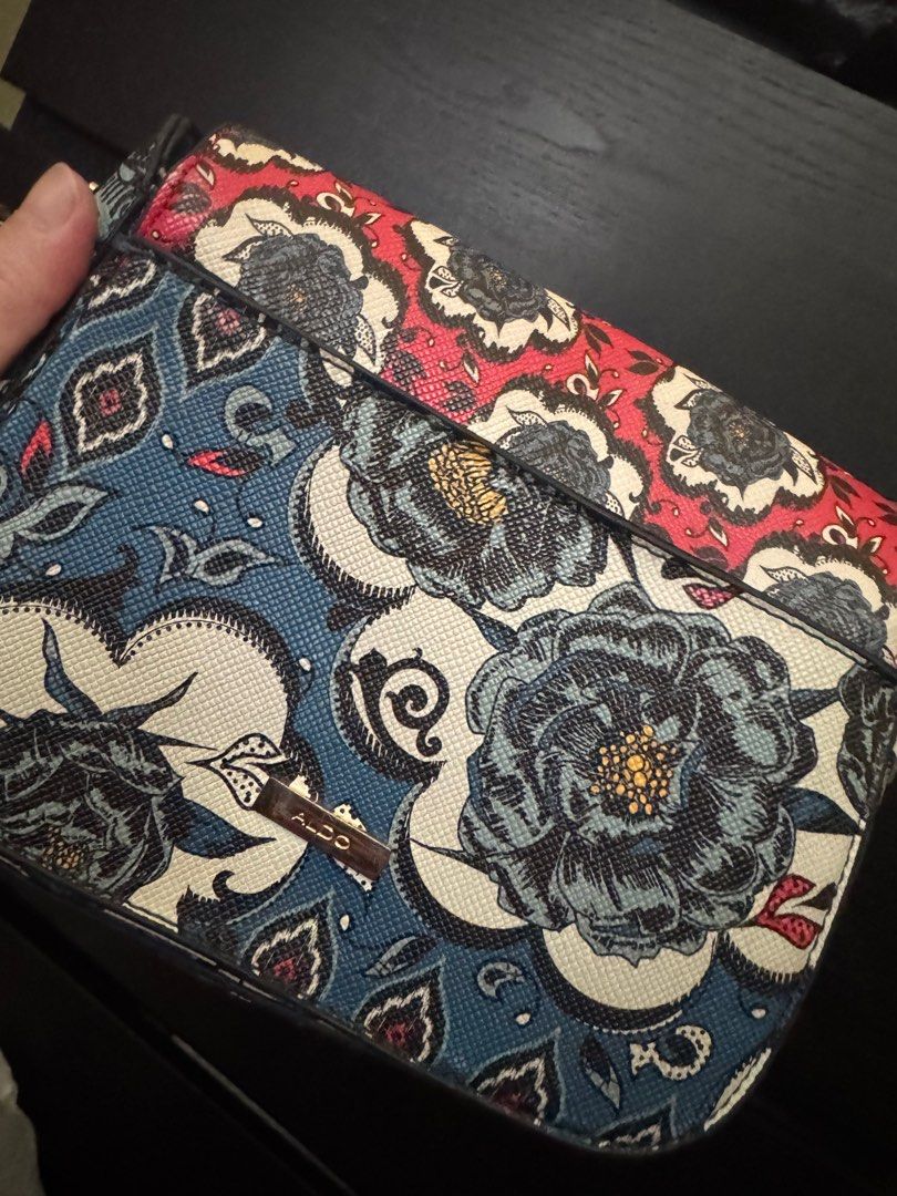 Aldo red and blue floral bag (Category: Cross-body Bags) located in Mandaluyong City. Submitted by Aegyofinds (Listing ID 1398190563, Image 3). Description: with scratches on gold hardware.