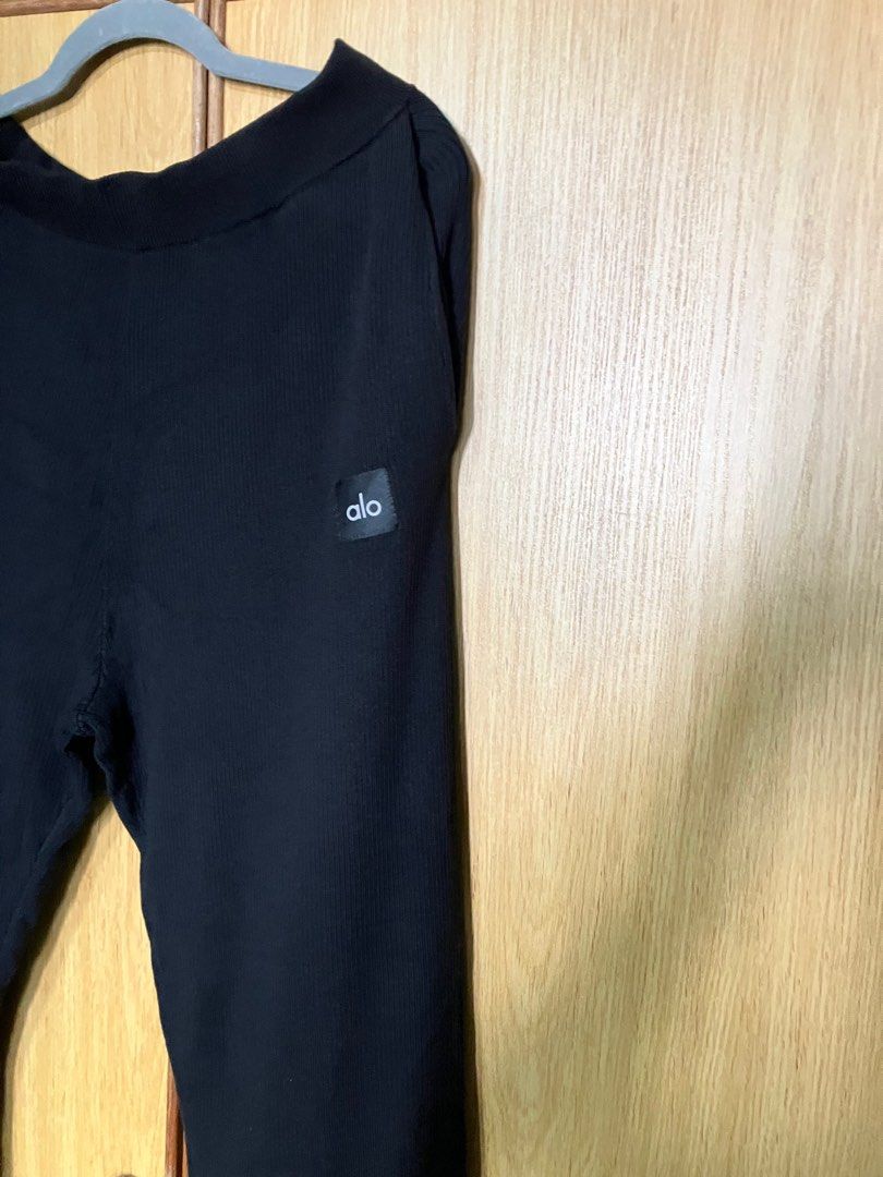 Alo pants knitted for ladies. Size L (not Lululemon) (Category: Jeans & Leggings) located in Singapore. Submitted by ersusann (Listing ID 1398239271, Image 3). Description: Authentic Alo size L Elastic waist band. pockets. stretchy material Approx measurement Lenght 46” Waist across 1 side before stretched 14” Srmhanginglowcupgreenb.