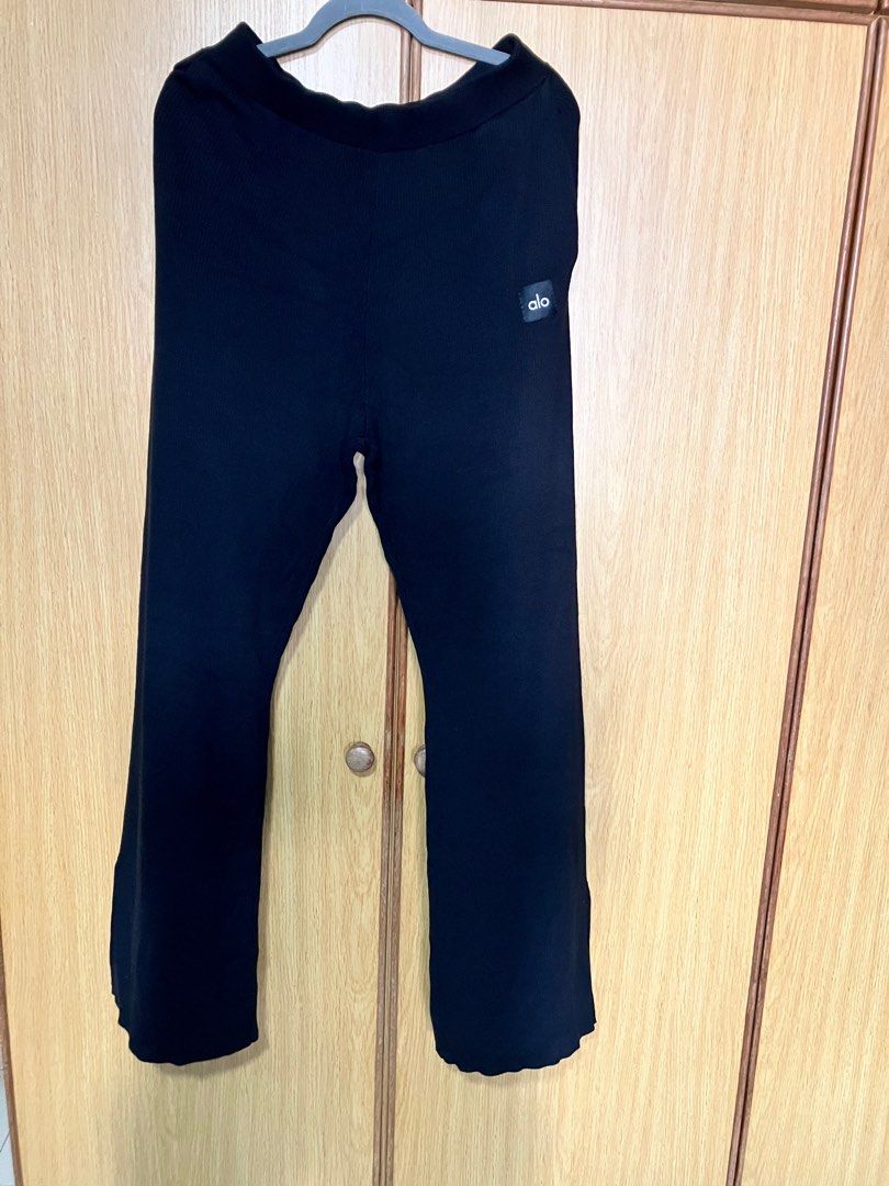Alo pants knitted for ladies. Size L (not Lululemon) (Category: Jeans & Leggings) located in Singapore. Submitted by ersusann (Listing ID 1398239271, Image 2). Description: Authentic Alo size L Elastic waist band. pockets. stretchy material Approx measurement Lenght 46” Waist across 1 side before stretched 14” Srmhanginglowcupgreenb.