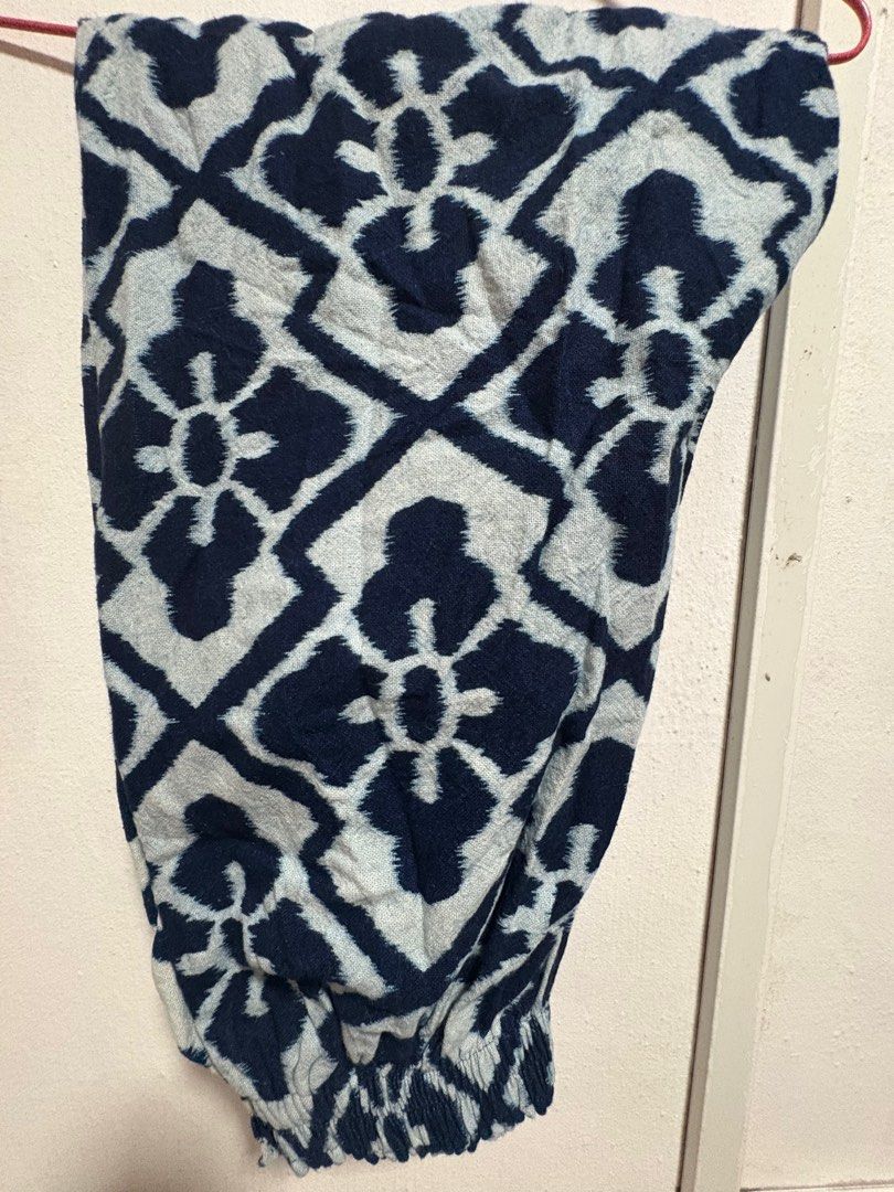 Batik sets (Category: Traditional & Ethnic wear) located in Singapore. Submitted by clearing__ (Listing ID 1398330620, Image 2). Description: Bought it at a much higher price my loss ur gain selling as a set at $40 (kimono + pants).