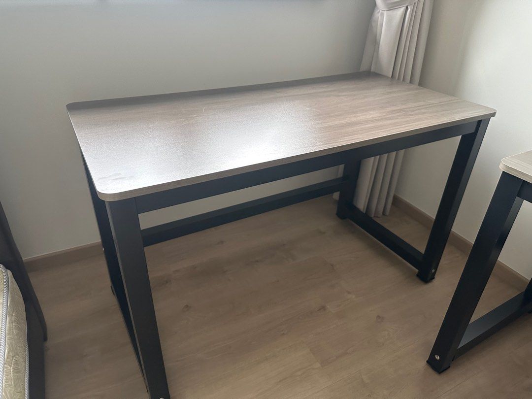 Computer table (Category: Tables & Sets) located in Singapore. Submitted by tingalyng (Listing ID 1398271344, Image 1). Description: 120x60x74cm.