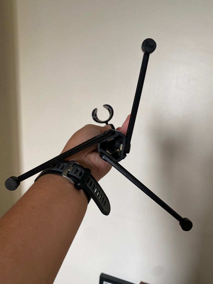 Desktop microphone stand (Category: Tripods & Monopods) located in Manila. Submitted by k0pimonster (Listing ID 1398251491, Image 2). Description: Mic stand tripod. Plastic material pero ang sturdy and maganda pa. .