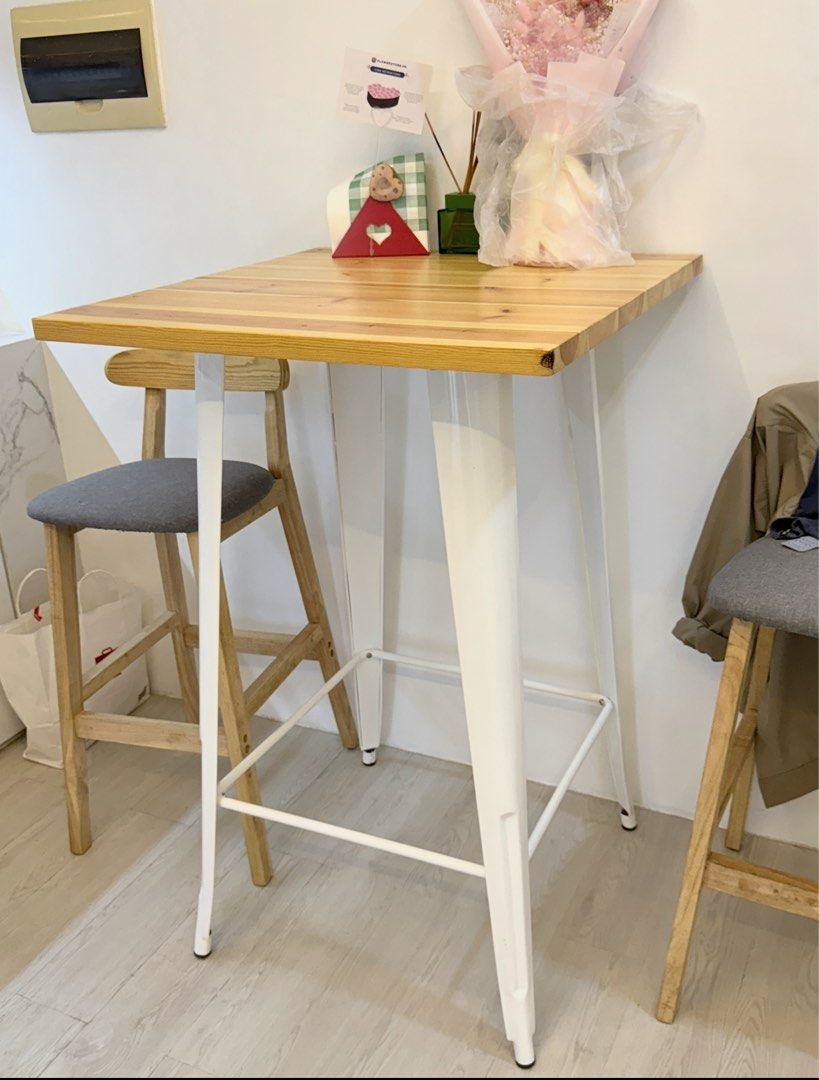 Dining Bar Table (Category: Tables & Sets) located in Paranaque City. Submitted by chc_mnl (Listing ID 1398243492, Image 2). Description: Condo pull out Like new. Stored lang sa condo. Heavy duty Bar table only Pick up location : Avida New Manila.