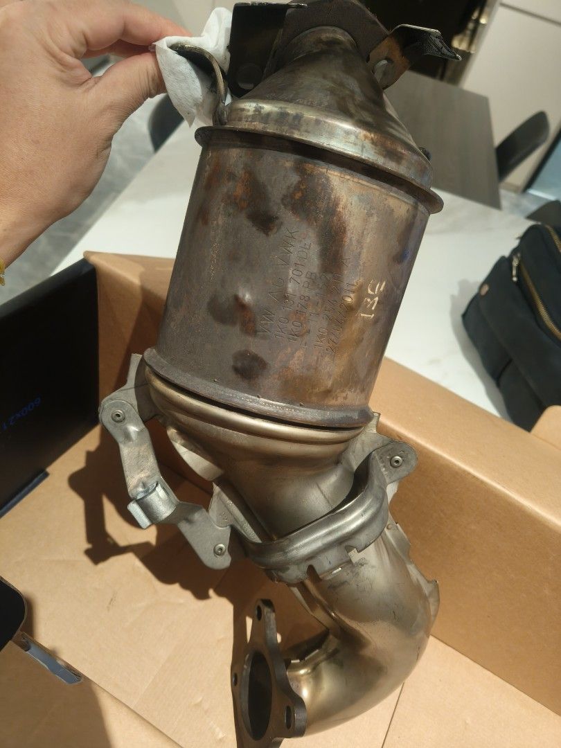 Down pipe (Category: Exhaust) located in Singapore. Submitted by joe.yap.83 (Listing ID 1398220991, Image 2). Description: For jetta 2011(mk6) Not original. DE cate pc .