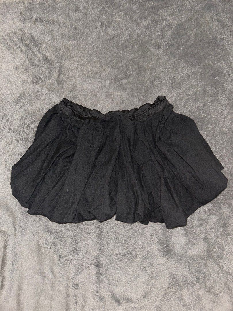 FHILAR Apparel Bubble Skirt (Category: Skirts) located in Binan City. Submitted by mid.elle (Listing ID 1398218817, Image 1). Description: - Black bubble skirt bought from TikTok shop -Used only once.
