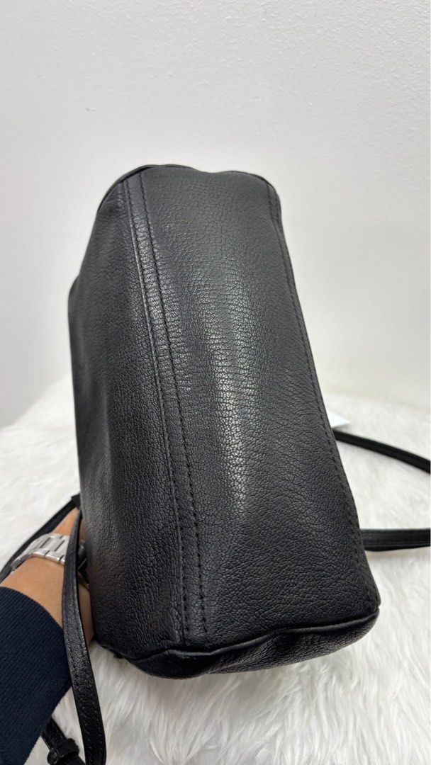 Givenchy Pandora Box Bag (Category: Luxury Bags & Wallets) located in Taguig. Submitted by shoppersluxe2394 (Listing ID 1398189339, Image 3). Description: .