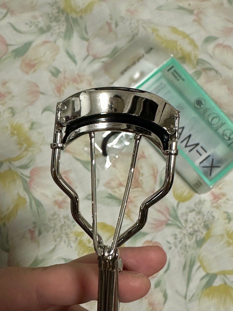 Glamfix Maxi Curl Lash Curler (Category: Makeup) located in Cainta. Submitted by sploot1 (Listing ID 1398309637, Image 3). Description: Used a few times. Gusto ko lang matry yung viral sa tiktok to see kung ano yung hype. No damages item is cleaned and good as new. RFS Declutter 4 eyelash curlers ko Can do meetups sa vista verde, manggahan, karangalan village Can do shipping via lalamove, grab, j&t, flash Gcash payment only via shipping .