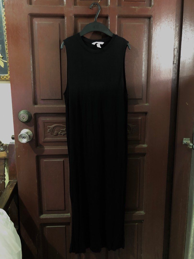 H&M long black dress (Category: Dresses) located in Bacoor. Submitted by declutteredbygem (Listing ID 1398185704, Image 1). Description: Worn once only, good as new! .