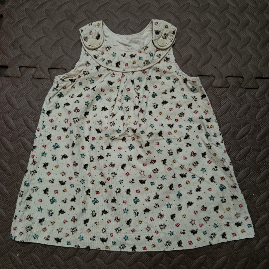 H&M Printed Sleeveless Dress (Category: Babies & Kids Fashion) located in Manila. Submitted by patpreloveddd (Listing ID 1398311209, Image 1). Description: - H&M sleeveless dress - Size: 9-12 Months - Color: Cream - Features a playful print - Design: Round neckline, comfortable corduroy soft cotton fit - Made in Bangladesh We do shipping nationwide. Cubao QC loc. Courier: Jnt Happy shopping! 🫶.