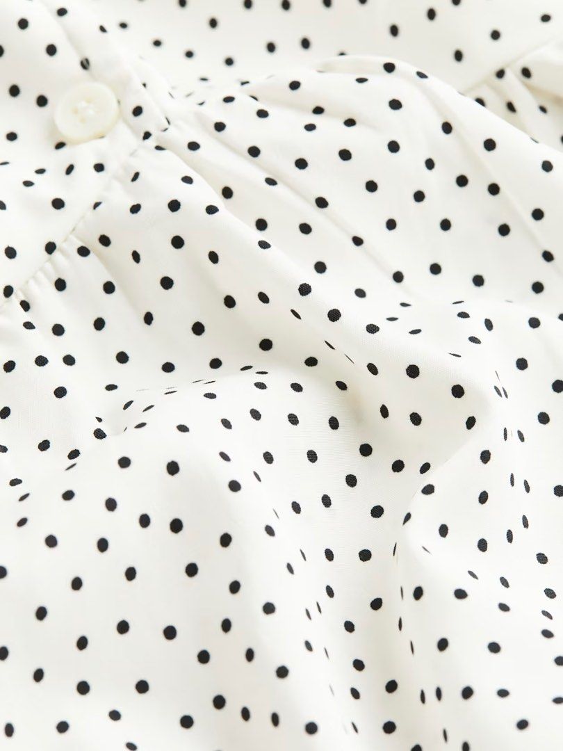 H&M White Polka Dots Dress (Category: Dresses) located in Binan City. Submitted by reinesells (Listing ID 1398229567, Image 3). Description: color: white with black polka dots size: small on tag never worn, just fitted.