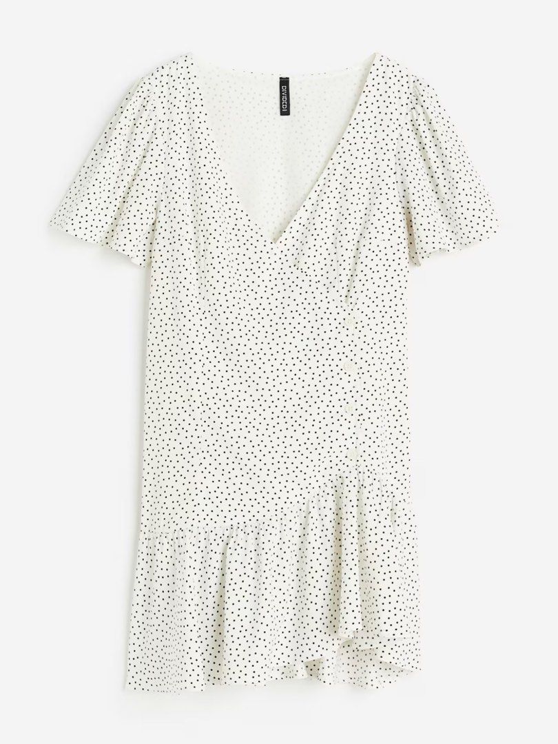 H&M White Polka Dots Dress (Category: Dresses) located in Binan City. Submitted by reinesells (Listing ID 1398229567, Image 1). Description: color: white with black polka dots size: small on tag never worn, just fitted.