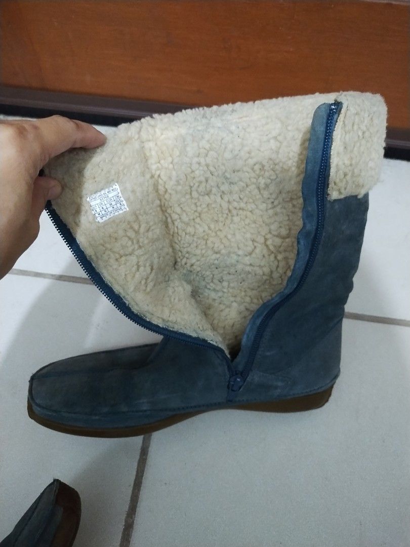 Hush Puppies Blue Suede Boots (Category: Boots) located in Makati City. Submitted by chamarket.2022 (Listing ID 1398190636, Image 3). Description: Selling my unused stylish winter boots. Lining is fleece which is great on cold weather. Also has soft flat heels that is comfortable for long walks. Here are the additional description of the boots: - Hush Puppies blue suede boots - Soft suede exterior - Warm, fleece, fluffy interior lining - Convenie